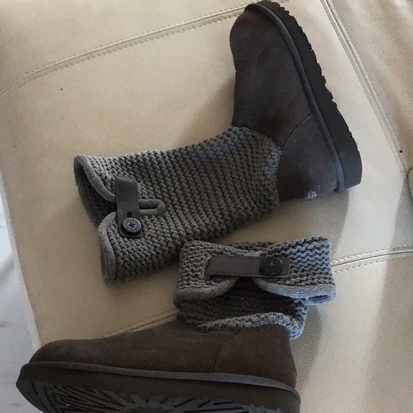 Gray uggs size 7 - Picture 5 of 7